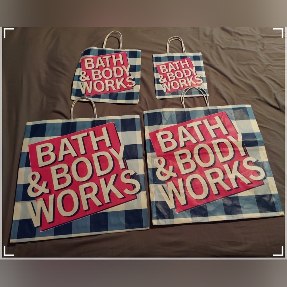 Bundle of 4 bath and body works paper bags .Gingham print
